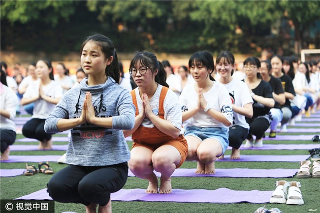 Hoc sinh Trung Quoc tap yoga truoc ky thi khac nghiet hinh anh 6