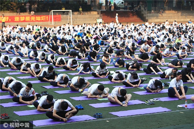 Hoc sinh Trung Quoc tap yoga truoc ky thi khac nghiet hinh anh 7