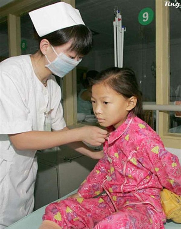 Cô bé 8 tuổi mắc bệnh ung thư và câu nói khiến người khác đau lòng: “Con đã từng đến và con rất ngoan” - Ảnh 3.