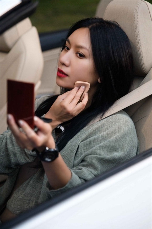 Nữ hoàng ảnh lịch,diễn viên y phụng,y phụng sành điệu