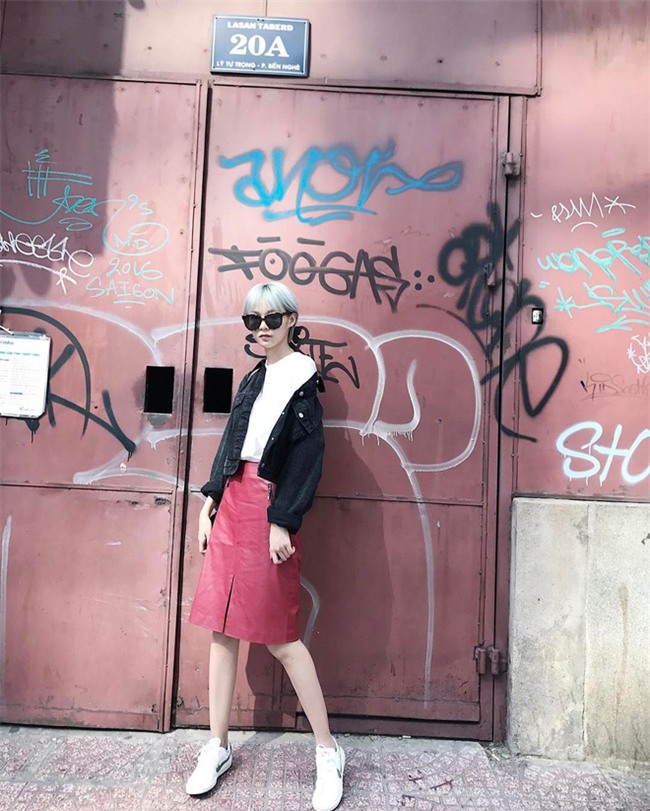 Ngọc Trinh kín cổng cao tường vẫn khoe dáng triệt để, Kỳ Duyên diện cả cây đen thời thượng trong street style tuần qua - Ảnh 24.