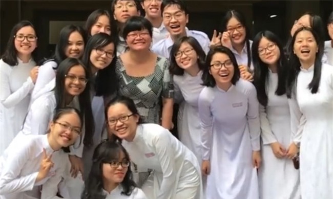 Nhom hoc sinh Sai Gon che ca khuc 'Noi nay co anh' hinh anh 1