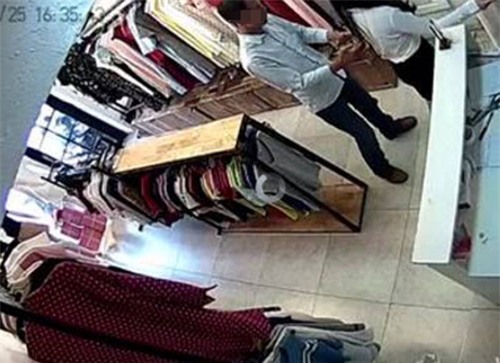 nho thu do mua cho ban gai, nam thanh nien bat ngo toc rem, sam so nu nhan vien - 1