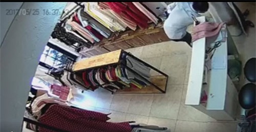 nho thu do mua cho ban gai, nam thanh nien bat ngo toc rem, sam so nu nhan vien - 2