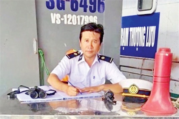 gap nguoi chuyen lao ra cuu nguoi nhay cau sai gon, vot hang chuc thi the - 3