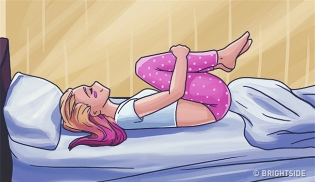 Mệt mỏi mấy bạn cũng nên cố gắng tập 4 bài tập thư giãn lưng để ngủ ngon suốt đêm - Ảnh 1.