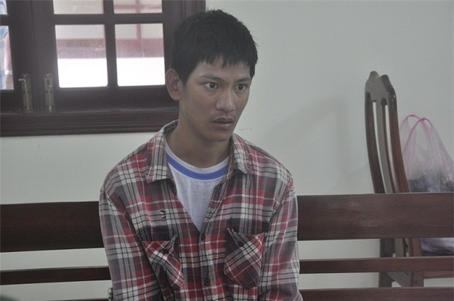 hiep dam be gai 8 tuoi trong nghia dia roi bo tron hinh anh 1