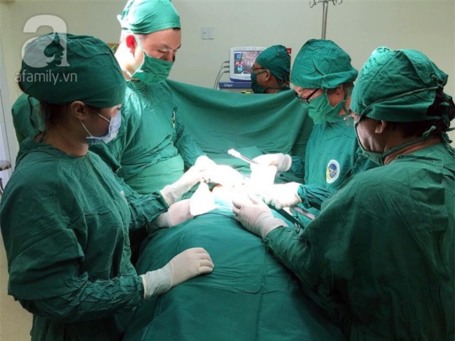 Ngày càng có nhiều trẻ bị lõm ngực – căn bệnh gây chèn ép tim phổi cực cao ở trẻ nhỏ - Ảnh 3.