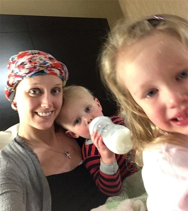 me-bi-ung-thu-vu-roi-nuoc-mat-khi-cho-con-bu-lan-cuoi-2