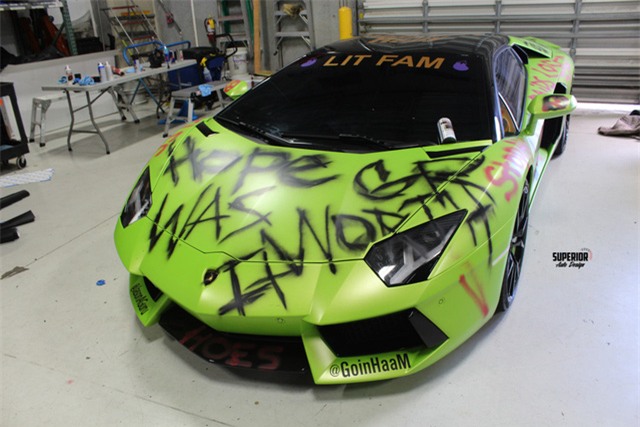 Hình ảnh siêu xe Lamborghini Aventador bị vẽ bậy khiến nhiều cư dân mạng tưởng thật - Ảnh 2.