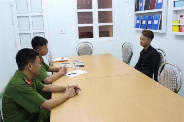 di trinh bao cong an vi mat hon 80 trieu, nguoi dan ong nga ngua khi biet thu pham - 1