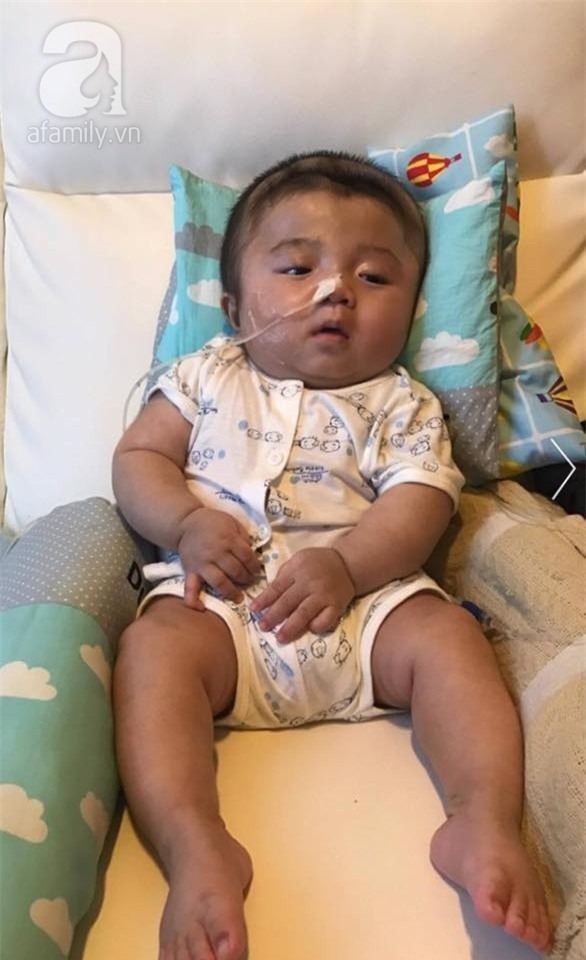 Vỡ òa hạnh phúc khi bé Phạm Đức Lộc đã mọc răng, đang tập lật - Ảnh 2.