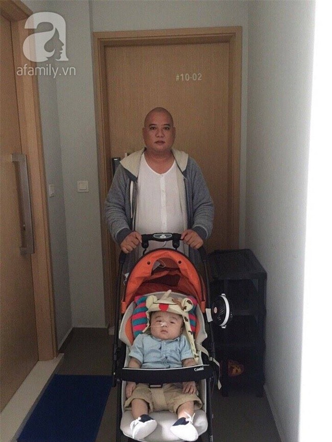 Vỡ òa hạnh phúc khi bé Phạm Đức Lộc đã mọc răng, đang tập lật - Ảnh 3.