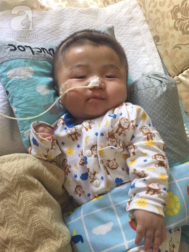 Vỡ òa hạnh phúc khi bé Phạm Đức Lộc đã mọc răng, đang tập lật - Ảnh 5.