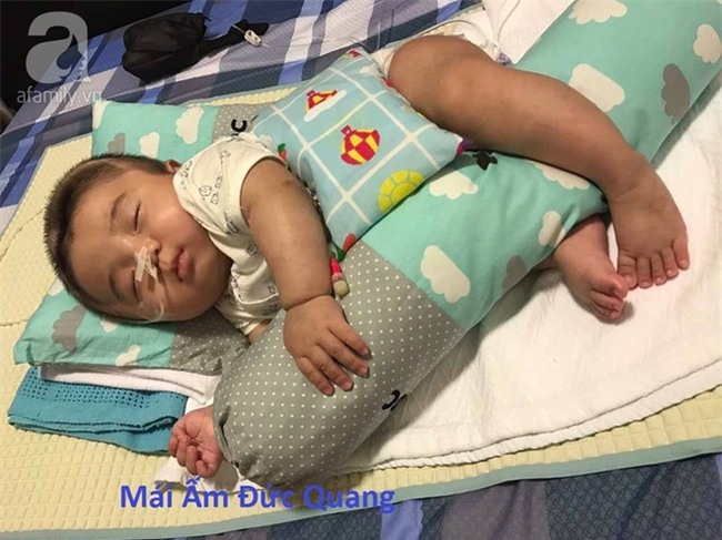 Vỡ òa hạnh phúc khi bé Phạm Đức Lộc đã mọc răng, đang tập lật - Ảnh 6.