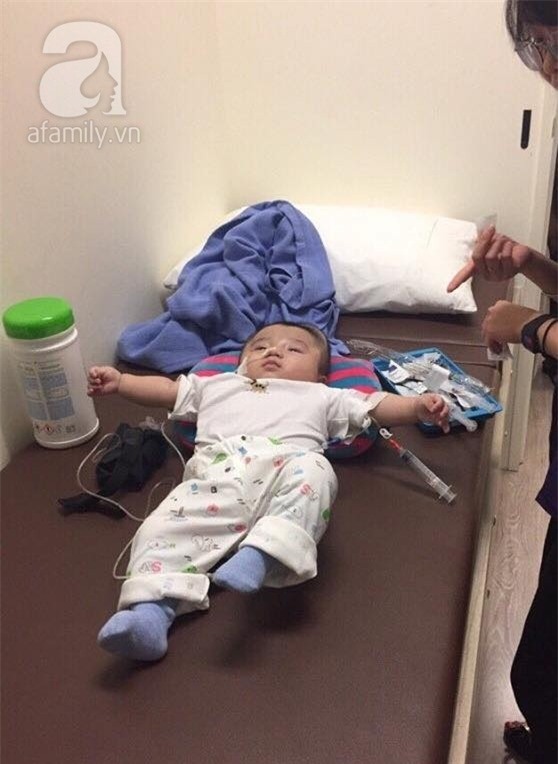 Vỡ òa hạnh phúc khi bé Phạm Đức Lộc đã mọc răng, đang tập lật - Ảnh 8.