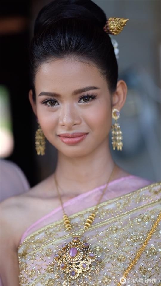 Cô dâu chú rể uất hận vì thuê nhầm thợ make up “mất tâm”, hóa trang như hề trong ngày cưới - Ảnh 10.