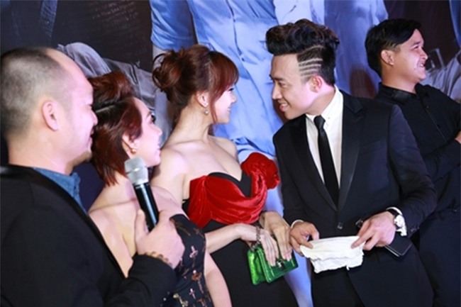 tran thanh bi vo "kem chat" tu nha den quan karaoke va day la thai do hinh anh 5