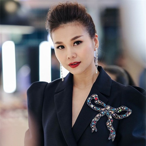 diem danh nhung my nhan viet so huu khuon mat tron tu nhien dung mot khong dao keo - 7