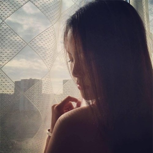 Nét gợi cảm của bà mẹ một con chưa tròn đôi mươi.