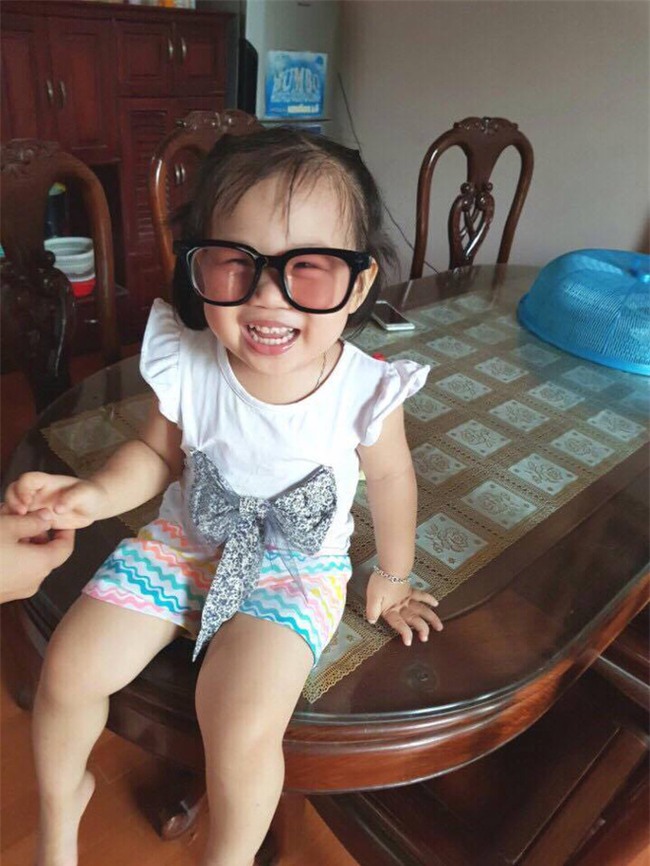 Bữa cơm với đặc sản canh mồng tơi cá nhựa của đầu bếp nhí siêu đáng yêu gây sốt mạng - Ảnh 2.