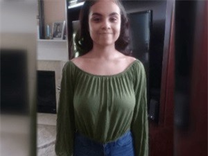 Nu sinh bi dinh chi hoc, cam tham du le tot nghiep vi mac ao ho vai hinh anh 1