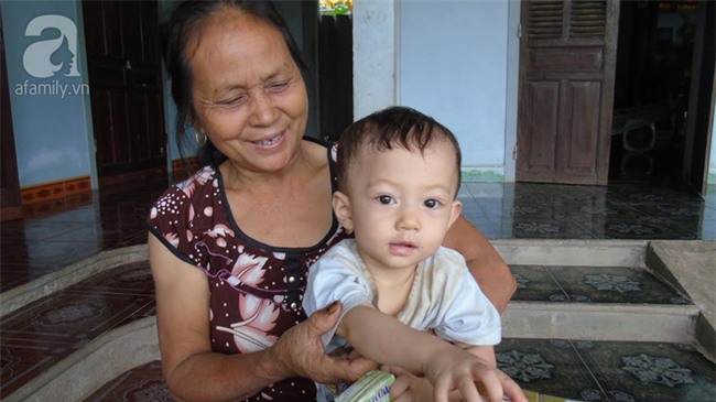 Gặp lại người mẹ sinh thường 3 “công chúa” ở tuyến huyện: Chật vật vì con ốm quanh năm, nằm viện nhiều hơn ở nhà - Ảnh 2.