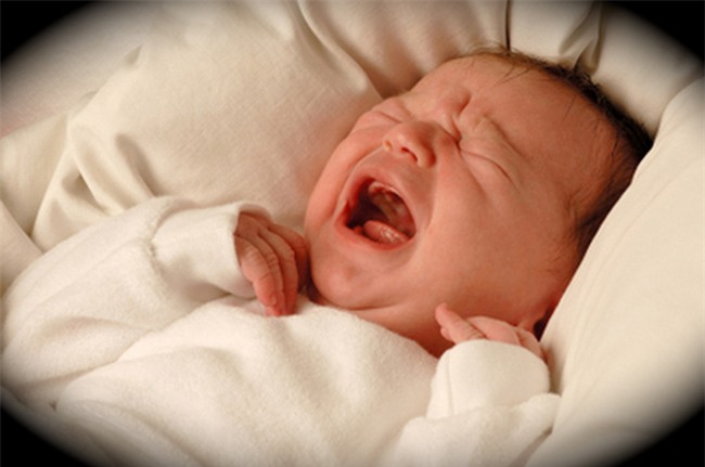 Nếu đủ kiên nhẫn, bố mẹ hãy rèn con tự ngủ theo cách này - Ảnh 1.