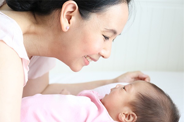 Nếu đủ kiên nhẫn, bố mẹ hãy rèn con tự ngủ theo cách này - Ảnh 2.