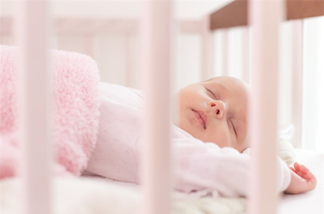 Nếu đủ kiên nhẫn, bố mẹ hãy rèn con tự ngủ theo cách này - Ảnh 4.