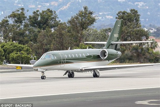 Harrison Ford lại gặp rắc rối với máy bay - Ảnh 4.