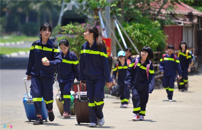 Gan tram tre nho chia tay bo me di 'linh' hinh anh 16