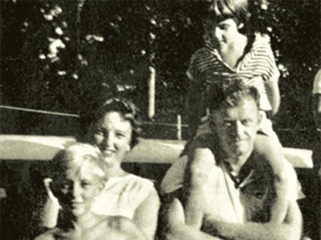 Năm 1961, bé gái này được phát hiện trôi dạt trên biển: 50 năm sau, cô đã tiết lộ một sự thật khủng khiếp đằng sau... - Ảnh 1.