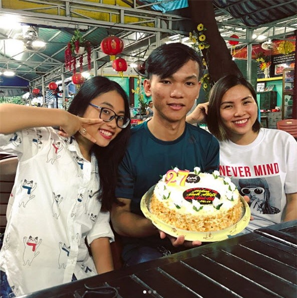 Giọng ca nhí mừng sinh nhật anh Hai. Cô viết: Sinh nhật anh hai iu thương! Lặng thầm nhưng thương em, em chịu, chiều em, em chịu.