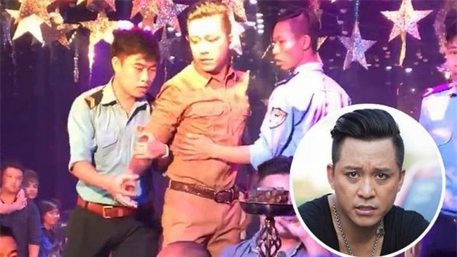 Di diẽn bar, họi chọ: Sao Viẹt bị sàm sõ, bỏ thuóc lác, xé rách áo