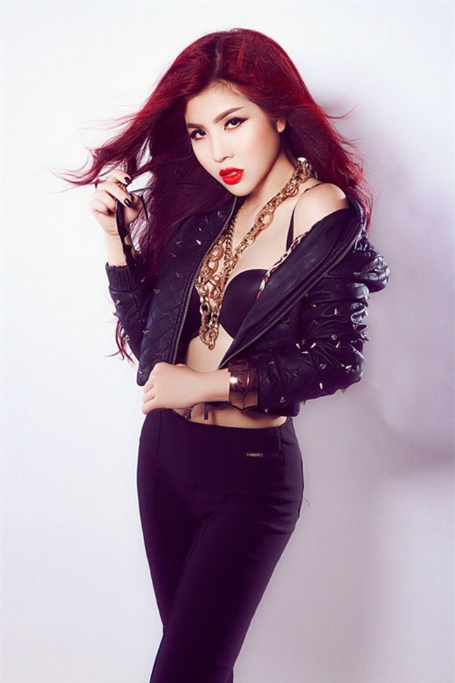 Di diẽn bar, họi chọ: Sao Viẹt bị sàm sõ, bỏ thuóc lác, xé rách áo