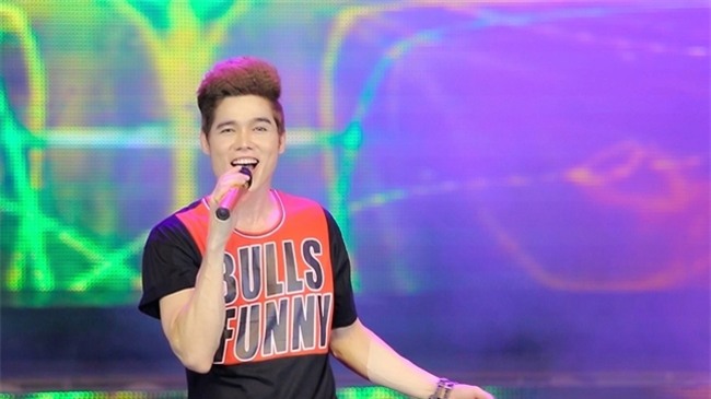 Di diẽn bar, họi chọ: Sao Viẹt bị sàm sõ, bỏ thuóc lác, xé rách áo