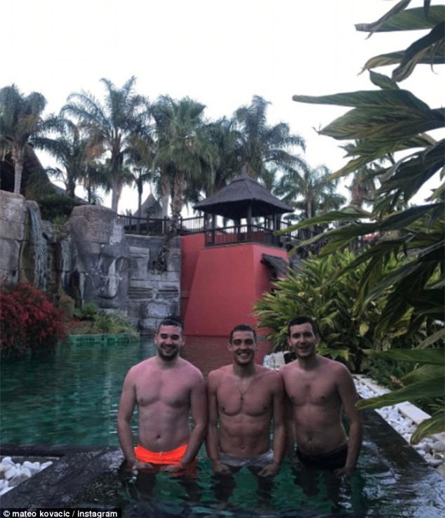 Ronaldo đi biển, khoe cặp giò vĩ đại đến kinh ngạc trước thềm chung kết - Ảnh 6.