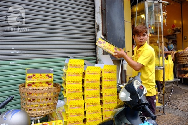 Tết Đoan Ngọ, tiệm vịt quay Sài Gòn bán hơn 2.000 con/ ngày, thu tiền “khủng” - Ảnh 10.