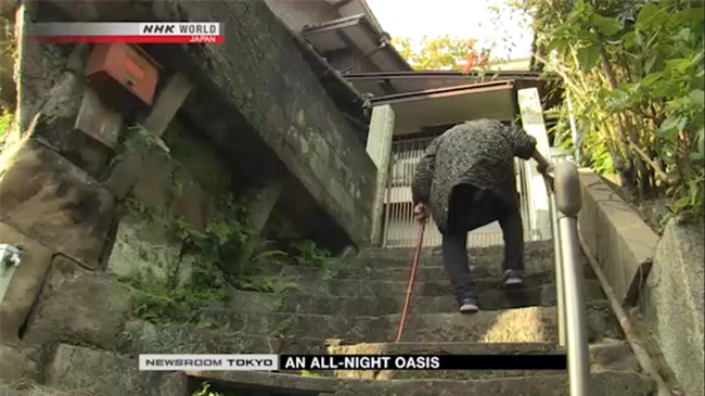 Lí do khiến cụ bà 91 tuổi này duy trì quán ăn đêm suốt 70 năm khiến cho nhiều người bật khóc - Ảnh 7.