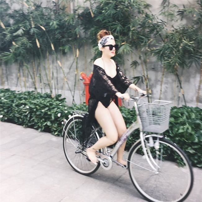 vang bong da lau, yen trang, yen nhi tro lai sexy bat ngo hinh anh 12