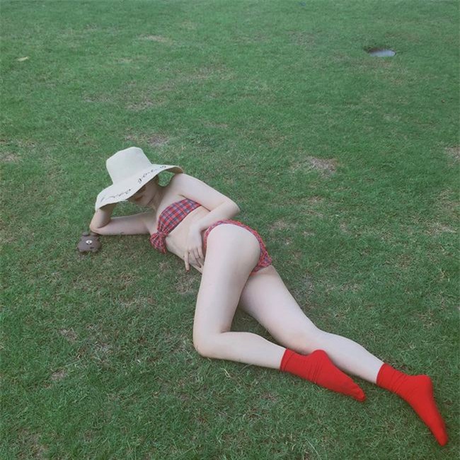 vang bong da lau, yen trang, yen nhi tro lai sexy bat ngo hinh anh 15