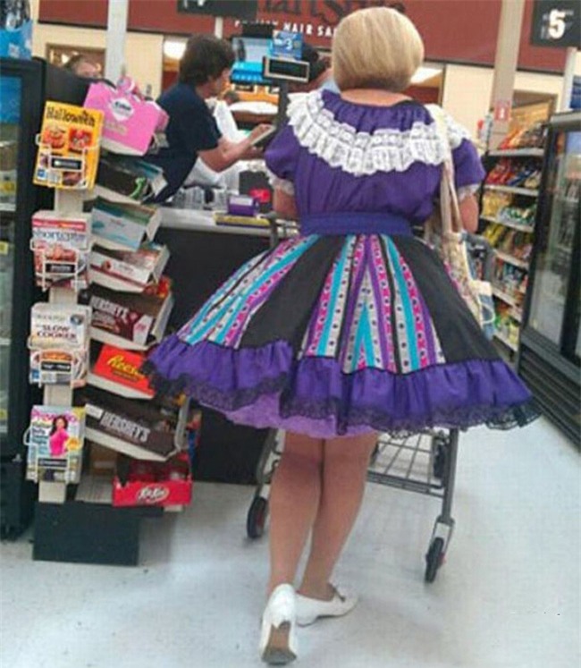 bai phuc su dung cam cua chu nhan khi mac do xau the nay ra pho! - 5