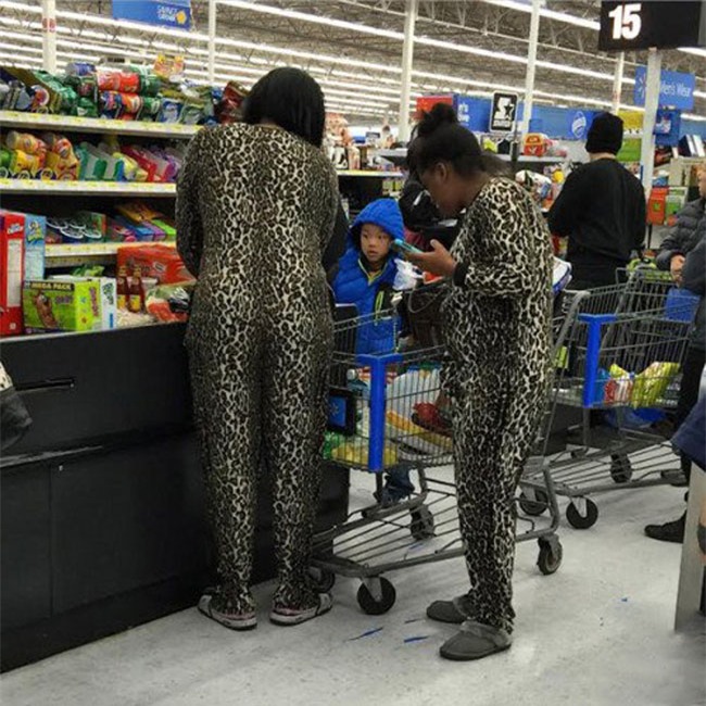 bai phuc su dung cam cua chu nhan khi mac do xau the nay ra pho! - 8