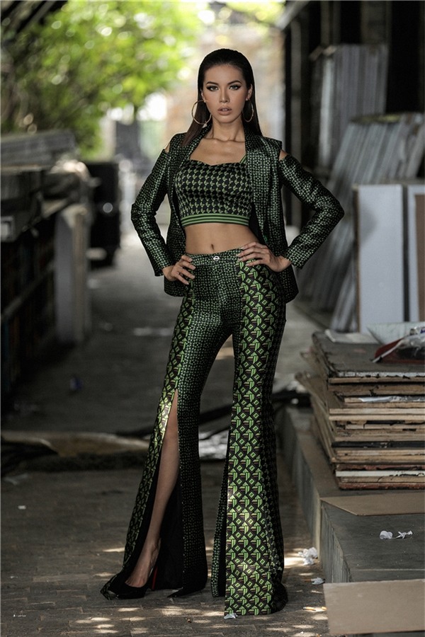 Sự biến hoá không ngừng này thể hiện nỗ lực làm mới bản thân của Minh Tú trong suốt thời gian qua. Cô mong muốn người hâm mộ chứng kiến một huấn luyện viên Minh Tú khác hẳn với thí sinh của nhà chung Asia’s Next Top Model. Đồng thời, những bộ trang phục cũng là cách cô thể hiện sự dày dạn kinh nghiệm và chứng minh rằng bản thân không hề “lép vế”.