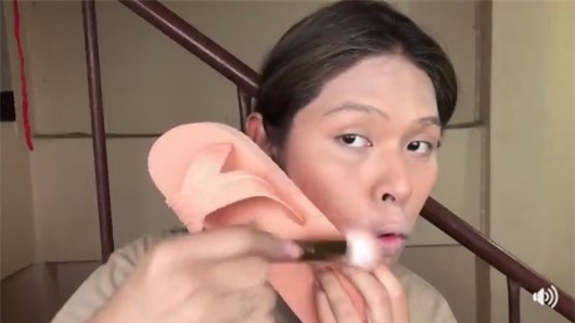 Cô nàng bá đạo dùng dép tông trang điểm khiến hội chị em Thái Lan xôn xao - Ảnh 4.