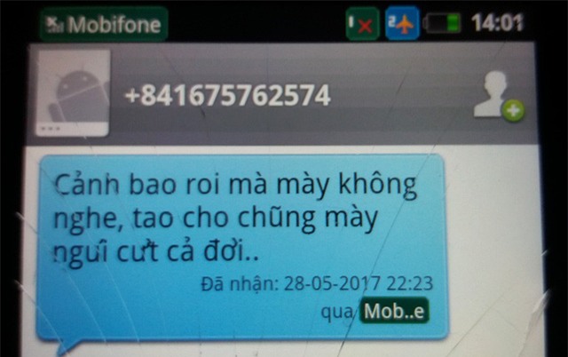 vu nguoi dan bi nem chat thai vao nha: “ho nhan tin de doa giet ca nha toi” - 3