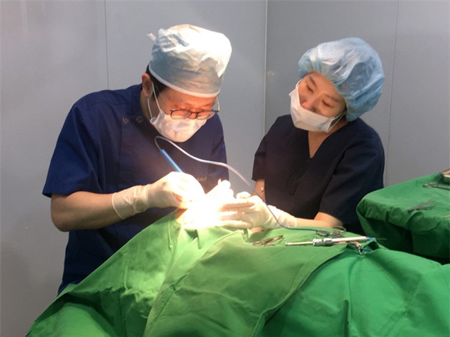 Sao Việt đang có xu hướng công khai quá trình phẫu thuật thẩm mỹ trên mạng xã hội - Ảnh 4.