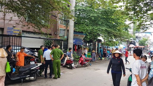 Người phụ nữ chết bí ẩn tại ban công căn nhà 5 lầu ở Sài Gòn - 1