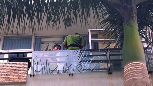 Người phụ nữ chết bí ẩn tại ban công căn nhà 5 lầu ở Sài Gòn - 2